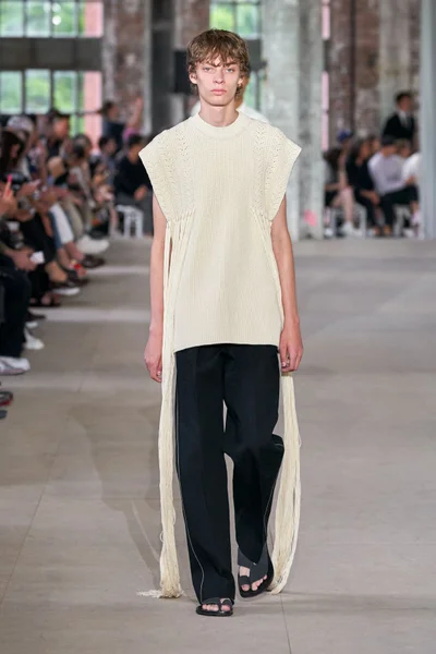 Look 9